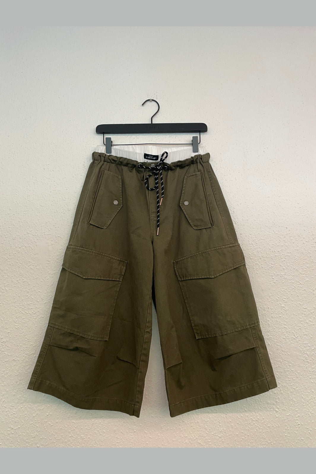 Haute L'Amitié - Pull On Cargo Bermudas HL11005 - Army