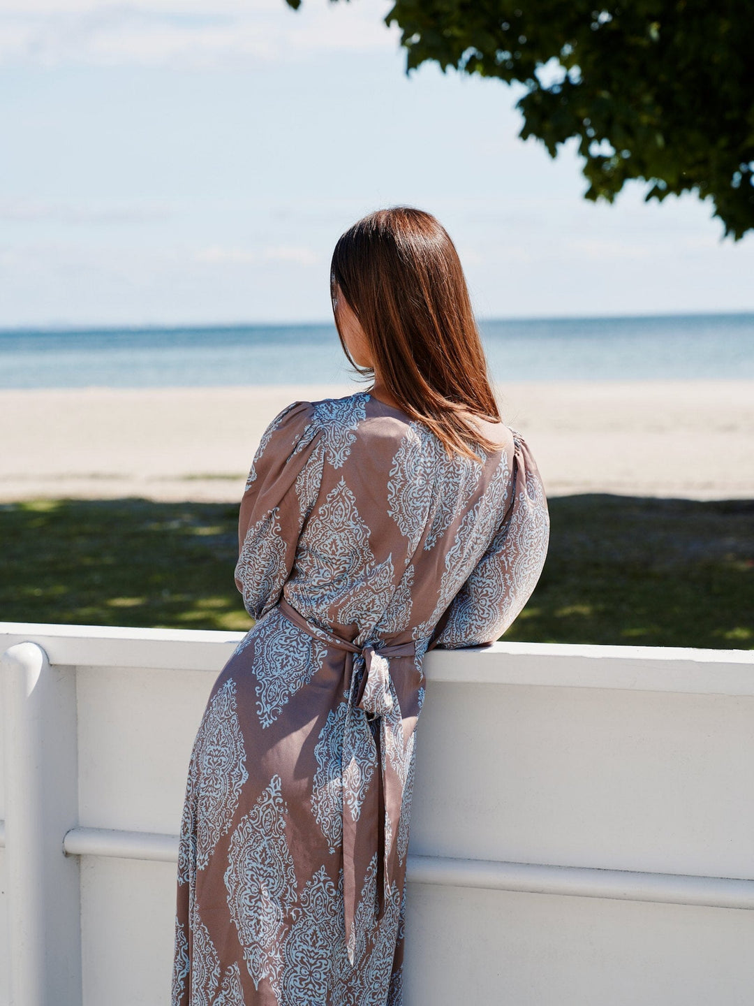 Neo Noir - Bretti Paisley Drop Dress 168466 - 481 - Dark Taupe/Light Blue Kjoler 