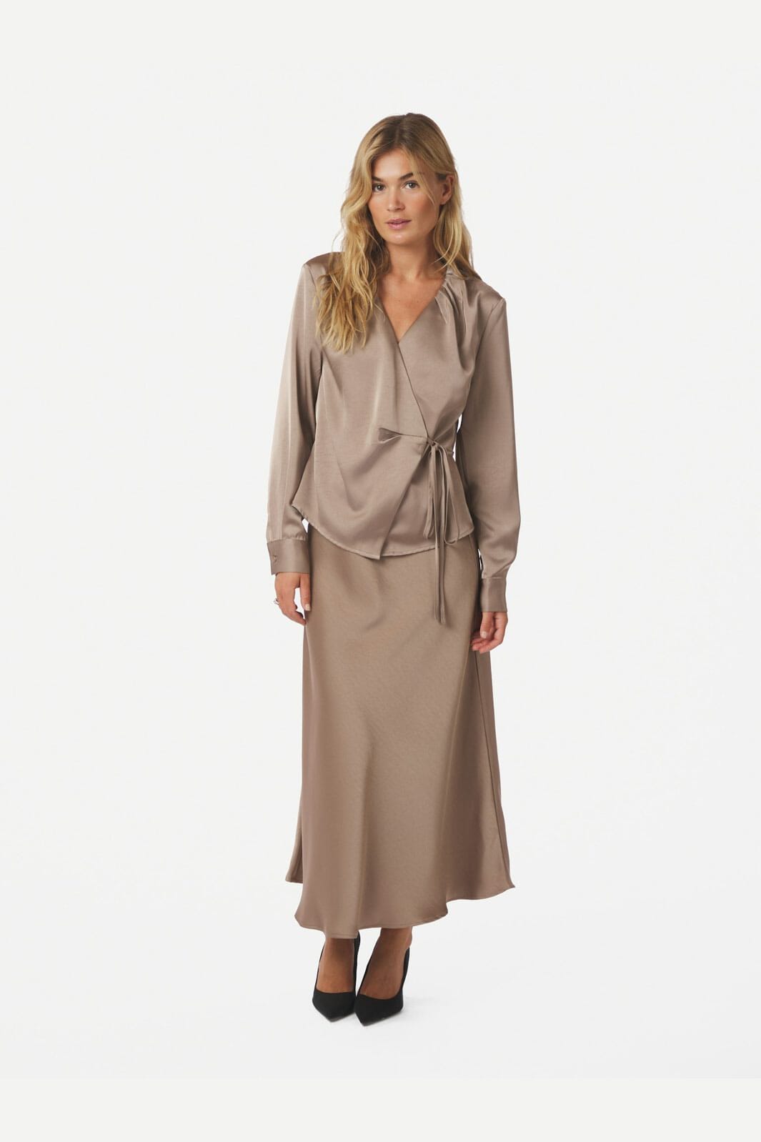 Neo Noir - Caprina Heavy Sateen Blouse 166961 - 811 - Dark Taupe