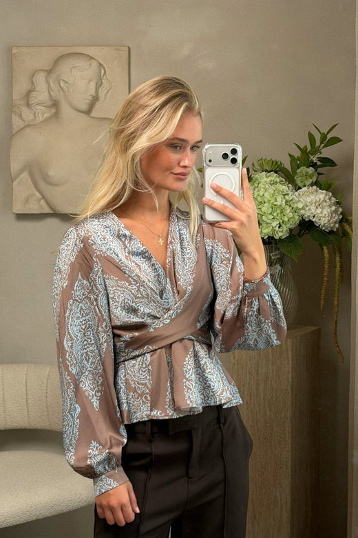 Neo Noir - Rista Paisley Drop Blouse 166208 - 481 - Dark Taupe/Light Blue Bluser 