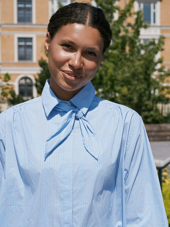 Neo Noir - Rochelle Scarf Fine Stripe Shirt 170095 - 145 - Light Blue Tørklæder 