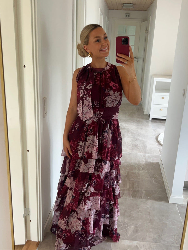 Neo Noir x Molly&My - Lia Mega Flower Dress 169703 - 162 - Bordeaux Kjoler 