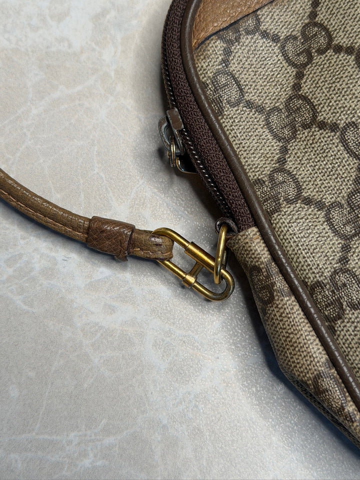 Preloved Vintageline x Molly&My - Vintage Gucci Crossbody Item 2 - Logo 