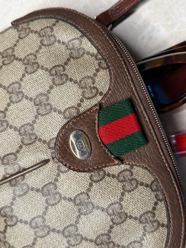Preloved Vintageline x Molly&My - Vintage Gucci Crossbody Item 4 - Logo 
