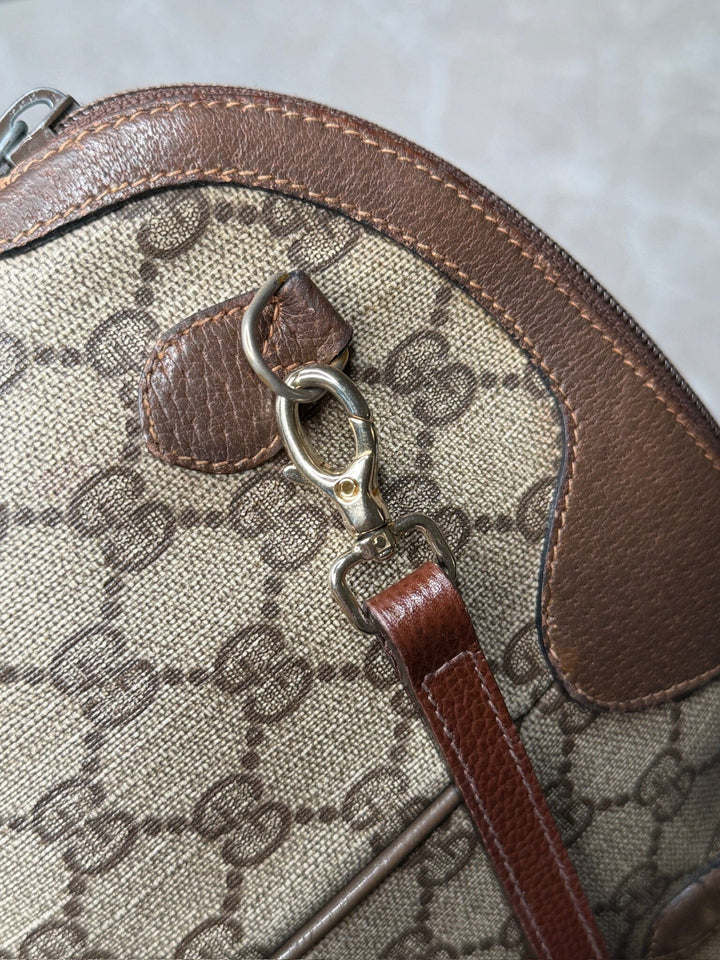 Preloved Vintageline x Molly&My - Vintage Gucci Crossbody Item 4 - Logo 