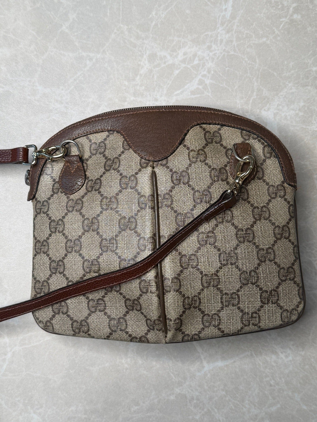 Preloved Vintageline x Molly&My - Vintage Gucci Crossbody Item 4 - Logo 
