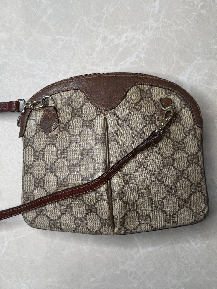 Preloved Vintageline x Molly&My - Vintage Gucci Crossbody Item 4 - Logo 