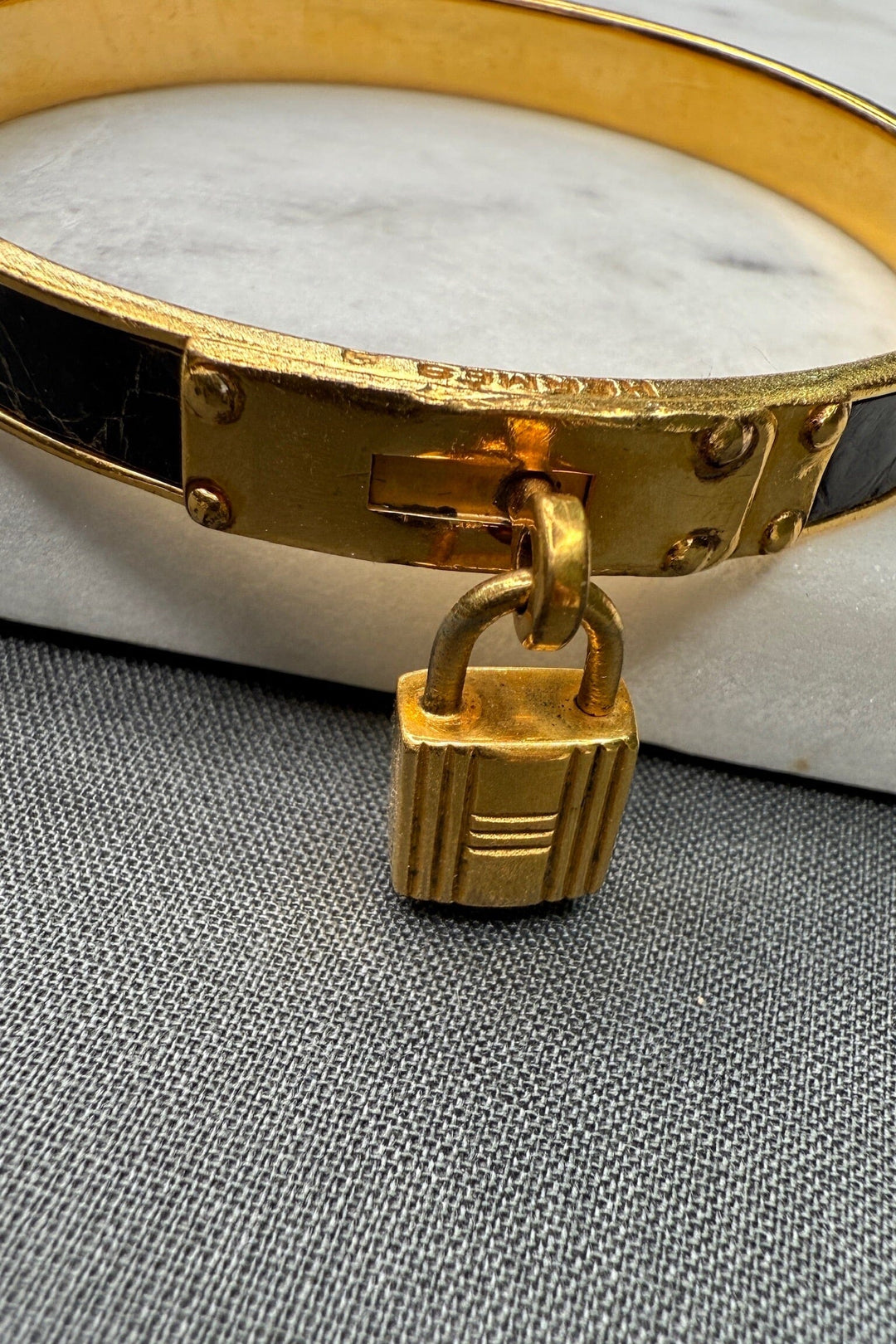 Preloved Vintageline x Molly&My - Vintage Hermes Armbånd - Guldbelagt Metal & Læder 